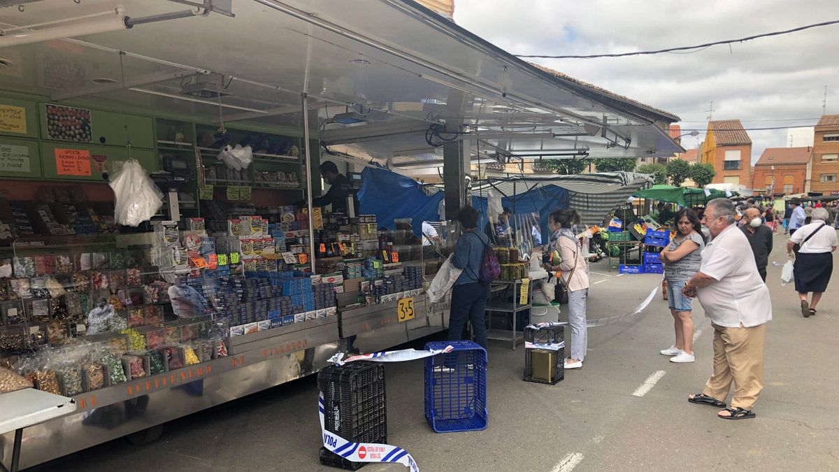 Los facundinos salieron a las calles para hacer sus compras. | L.N.C.