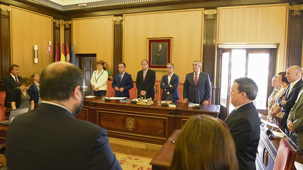 Imagen de archivo del anterior pleno municipal del Ayuntamiento de León. | MAURICIO PEÑA