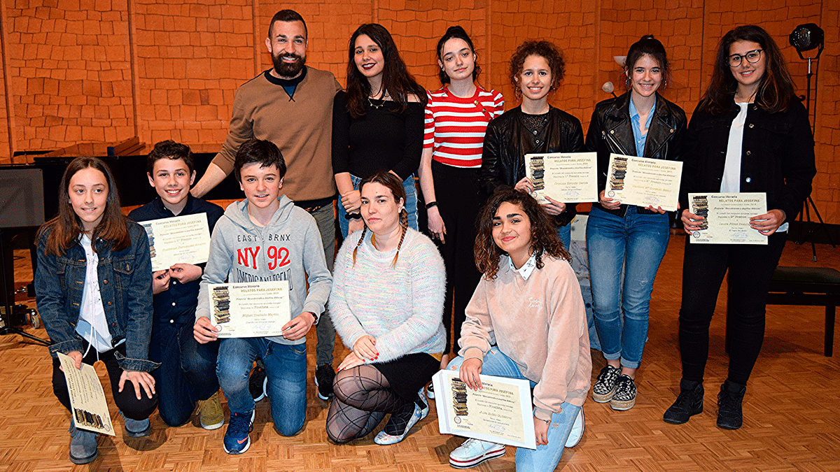 Los ganadores de la primera edición con miembros de la Plataforma que también formaron parte del jurado.