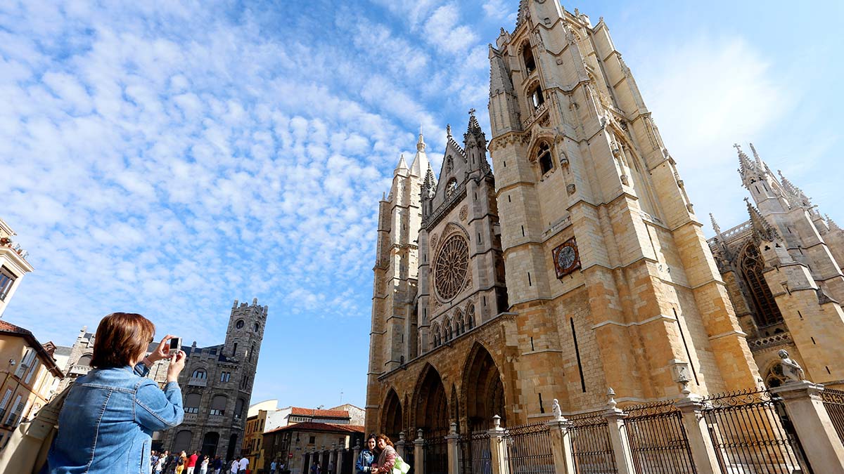 Imagen de archivo de la catedral de León, uno de los principales atractivos turísticos, aunque no el único, de la ciudad. | ICAL