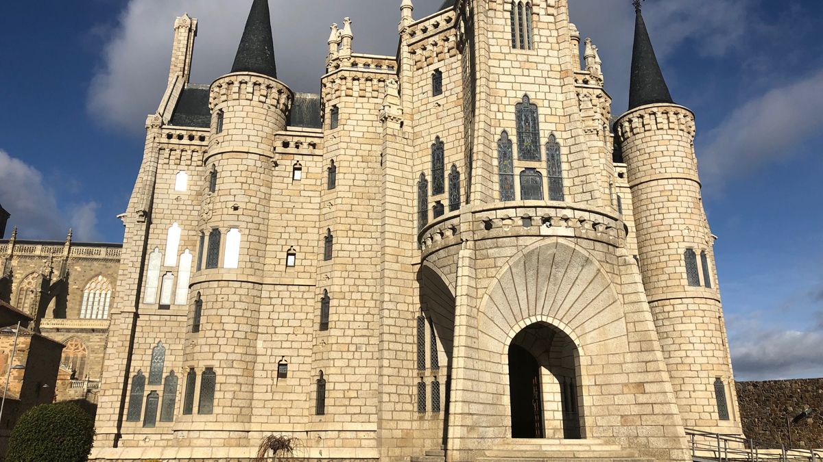 El Palacio Episcopal de Astorga. I P.F. El Palacio Episcopal de Astorga. I P.F.