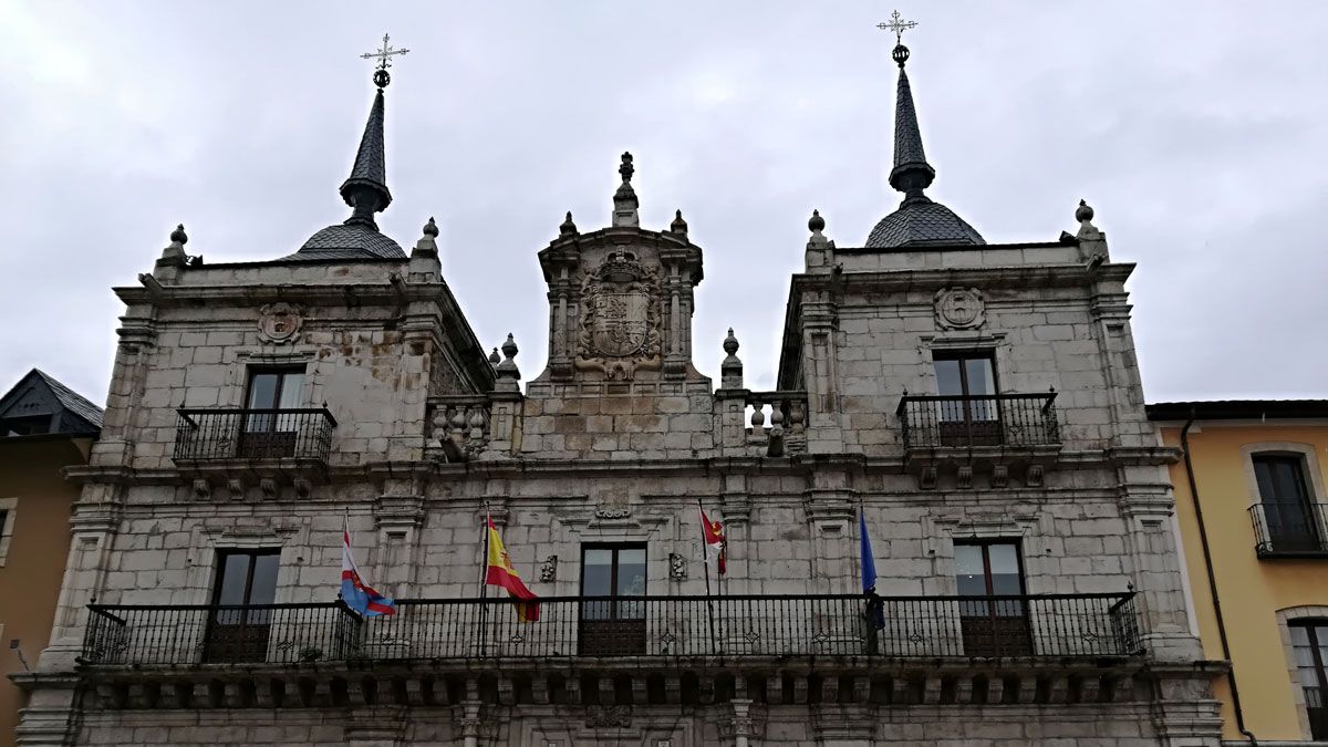 Fachada del Ayuntamiento de Ponferrada. Fachada del Ayuntamiento de Ponferrada.
