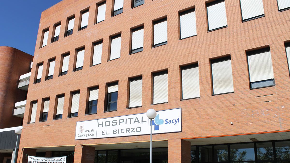 El Hospital El Bierzo no ha activado los sistemas de aire acondicionado pese a las altas temperaturas de estos días.