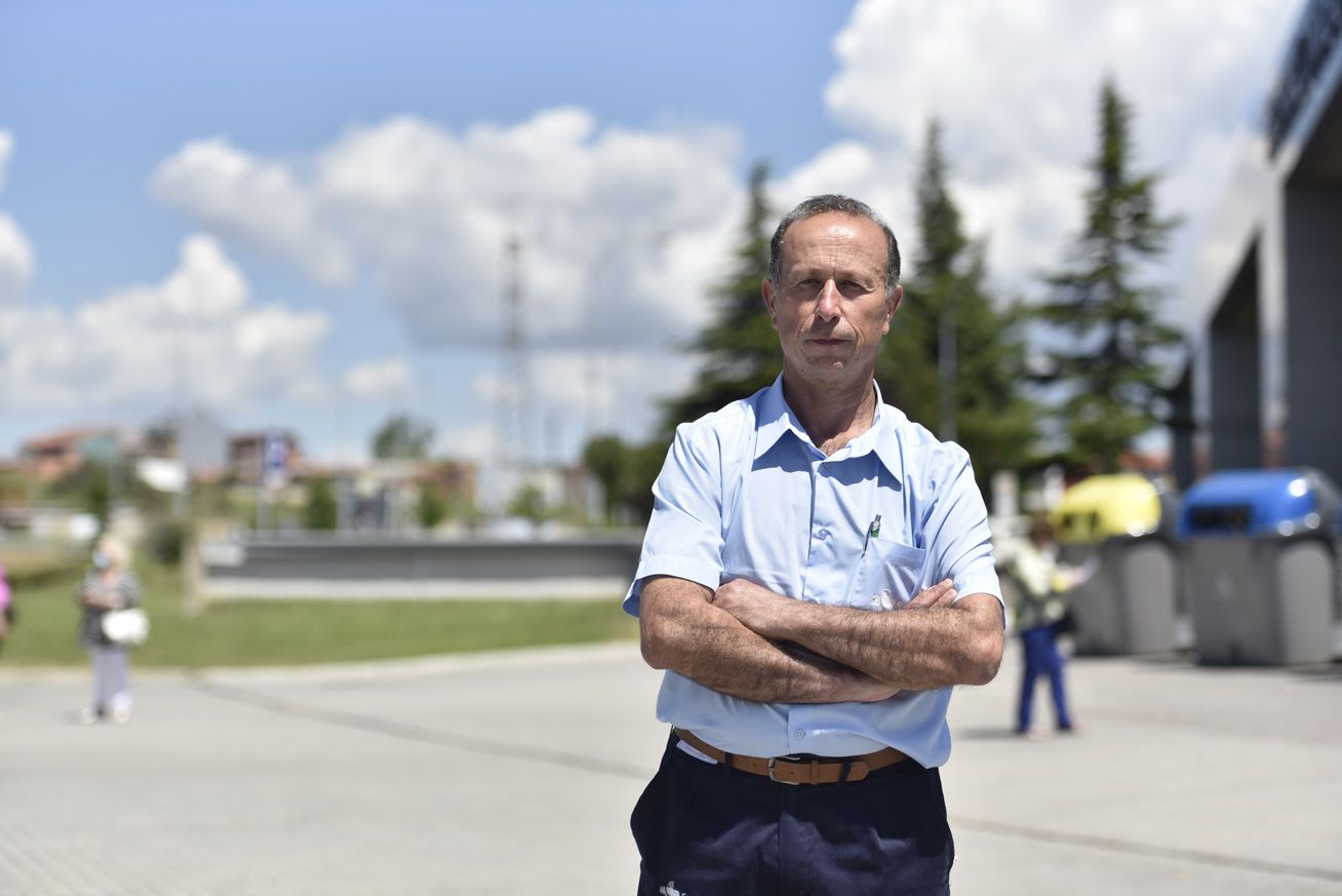 Antonino Pérez, uno de los responsables de mantenimiento del Hospital de León. | SAÚL ARÉN