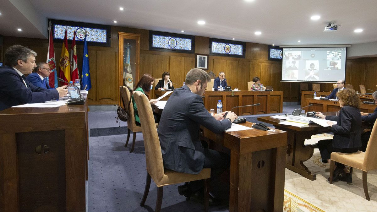Pleno de Ponferrada celebrado la pasada semana, donde se aprobó el plan de reactivación económica. | Ical