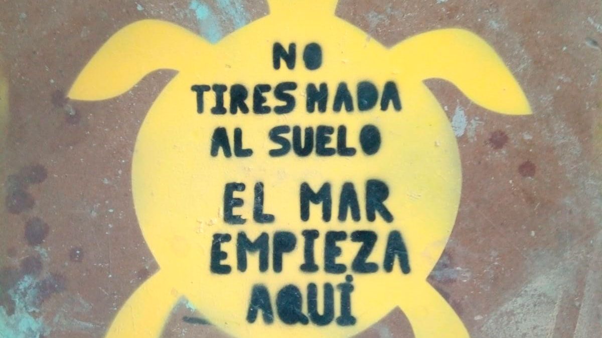 Uno de los diseños de pintado reivindicativo en alcantarillas que hará Proyecto Orbanajo en Ponferrada.