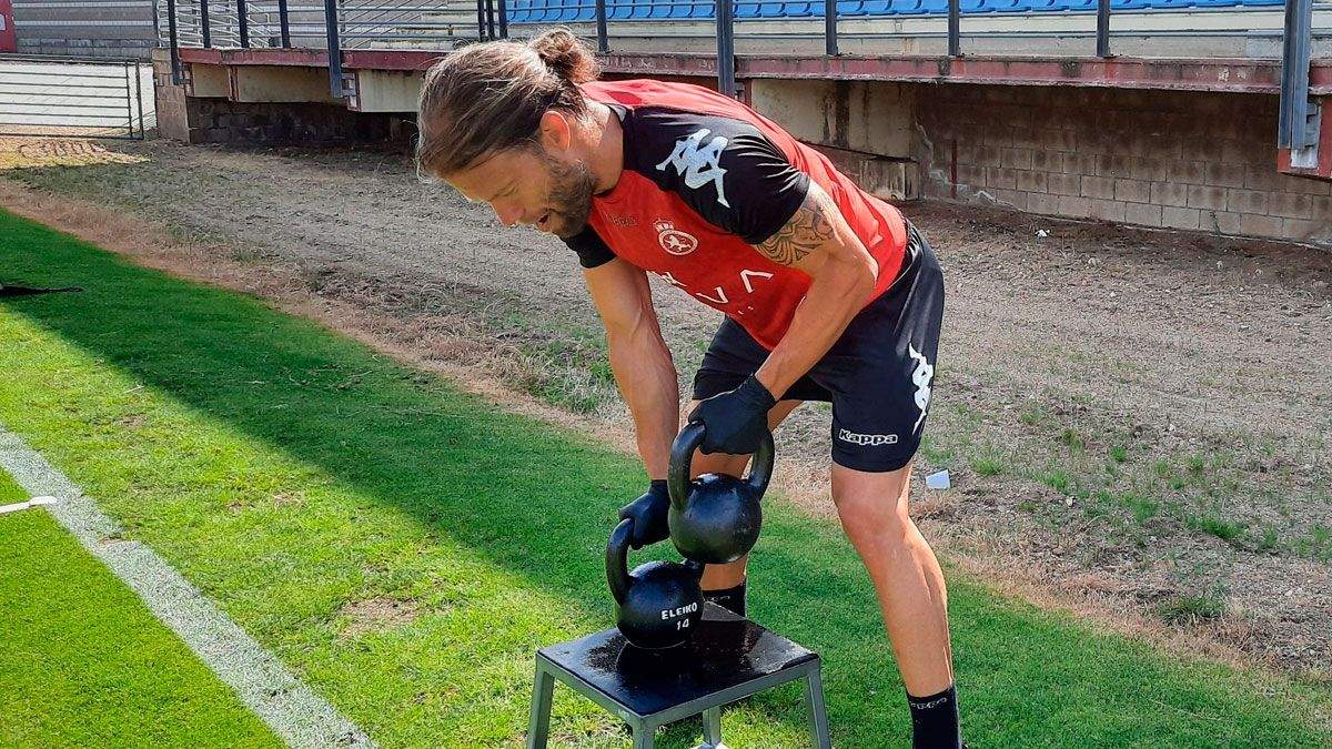 Aitor, durante una de las sesiones individuales en el Área de Puente Castro. | CYD