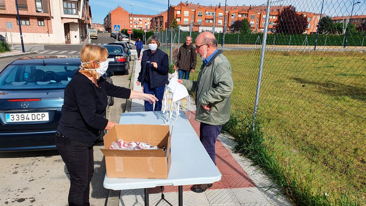 Imagen de uno de los repartos efectuados en el municipio de Villaquilambre. | L.N.C.