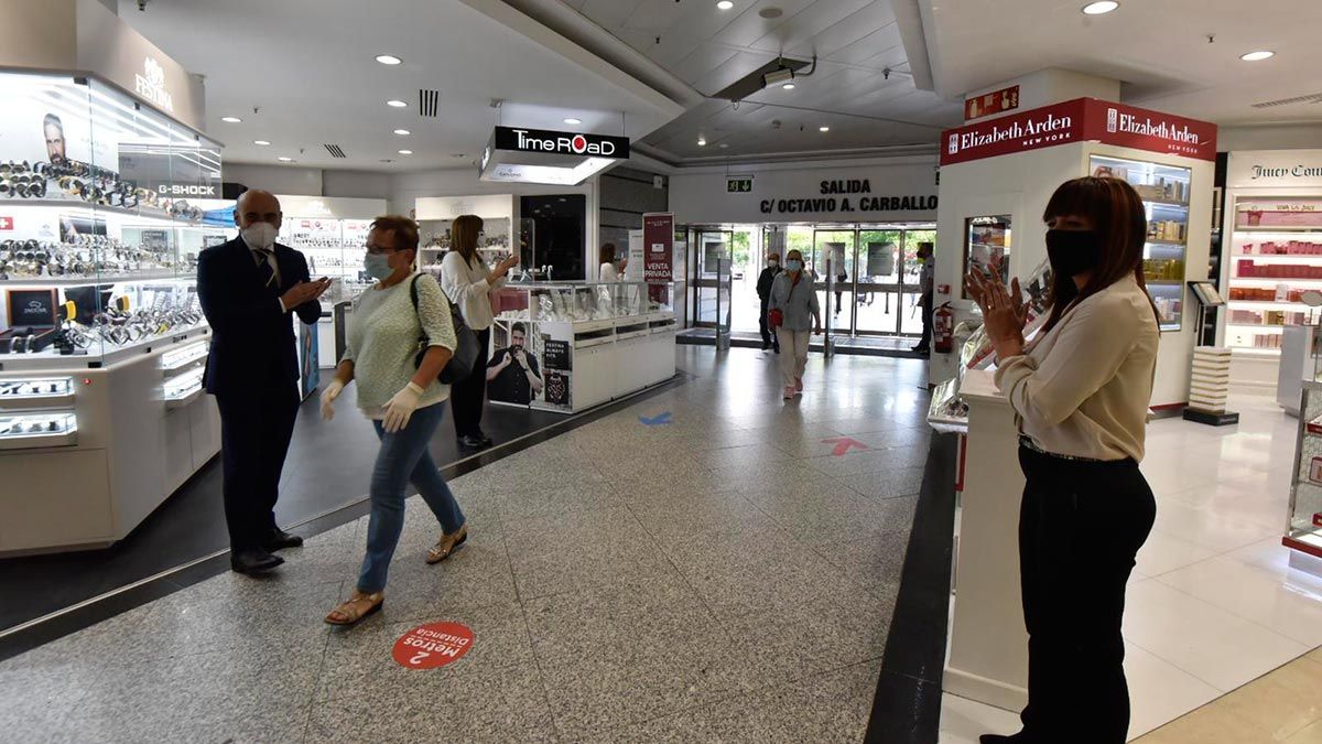 El Corte Inglés ha vuelto a abrir este lunes toda la superficie comercial, al igual que Espacio León. | SAÚL ARÉN