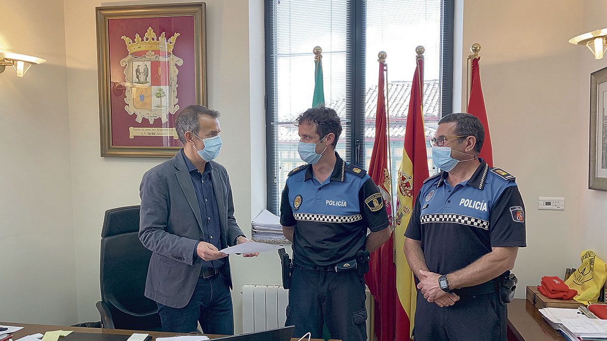 Toma de posesión del nuevo agente de Policía Local. | L.N.C: