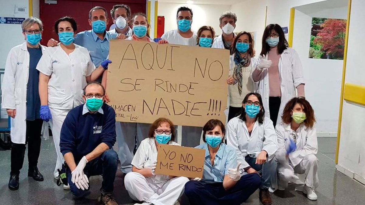 Imagen de parte de la plantilla de suministros y almacén durante la pandemia.