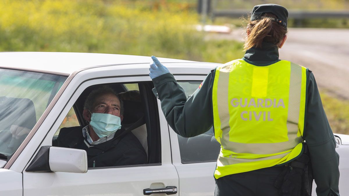 Un control de la Guardia Civil durante el estado de alarma. | Ical