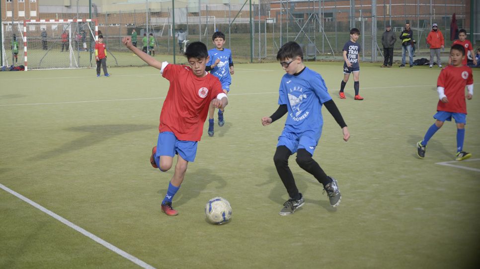 Imagen de un partido de fútbol base en la provincia. | MAURICIO PEÑA