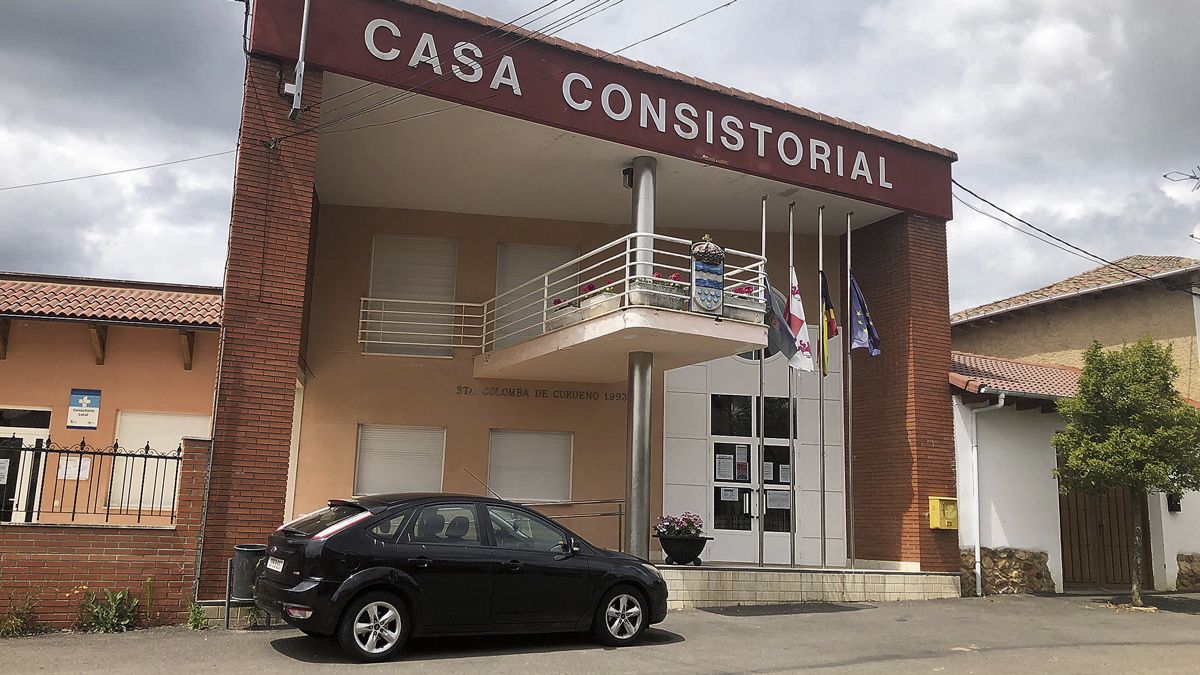 Imagen del exterior del Ayuntamiento de Santa Colomba de Curueño. | D.R.