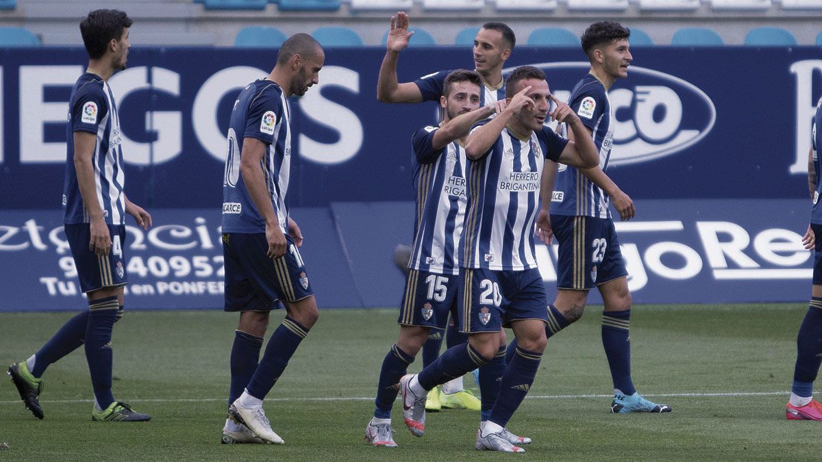 Pablo Valcarce celebra el gol frente al Elche que sirvió para darle la vuelta al encuentro. | LALIGA