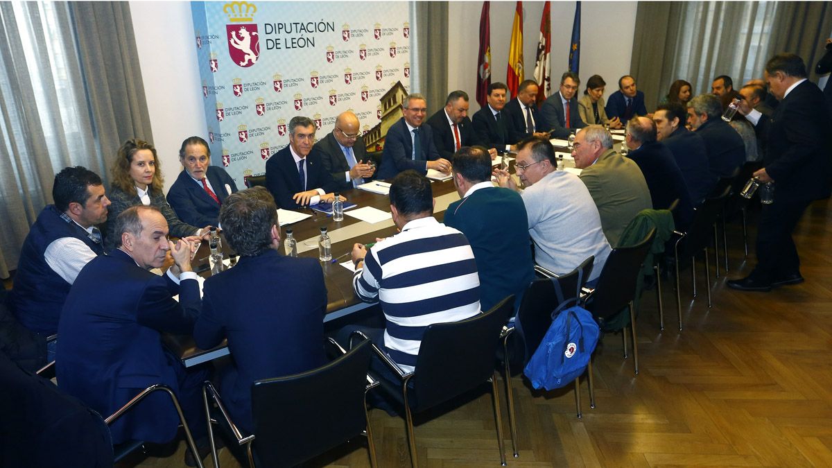 La Diputación acogió la primera reunión de la ‘Mesa por León’. | CAMPILLO (ICAL)