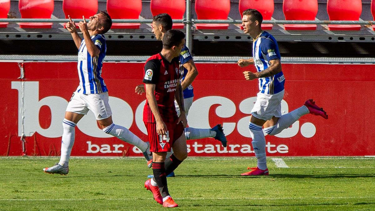 Pablo Valcarce celebra el gol del triunfo frente al Mirandés. | LALIGA