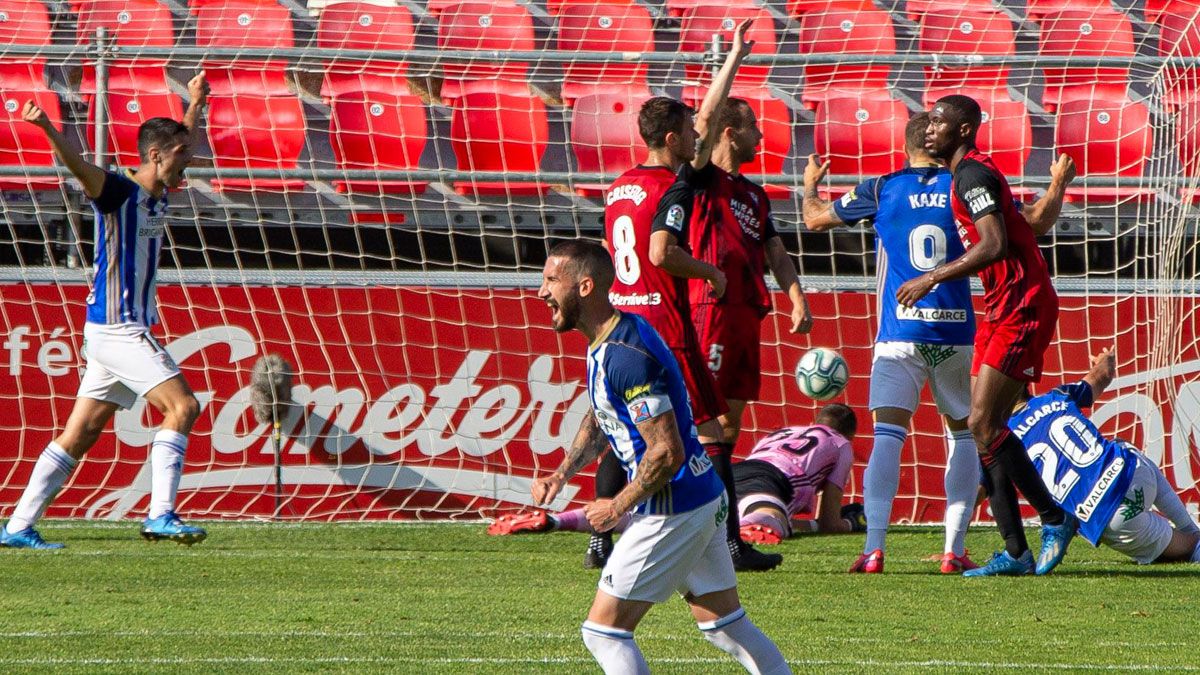 Instante en el que la Deportiva marca el definitivo 1-2. | LALIGA Instante en el que la Deportiva marca el definitivo 1-2. | LALIGA