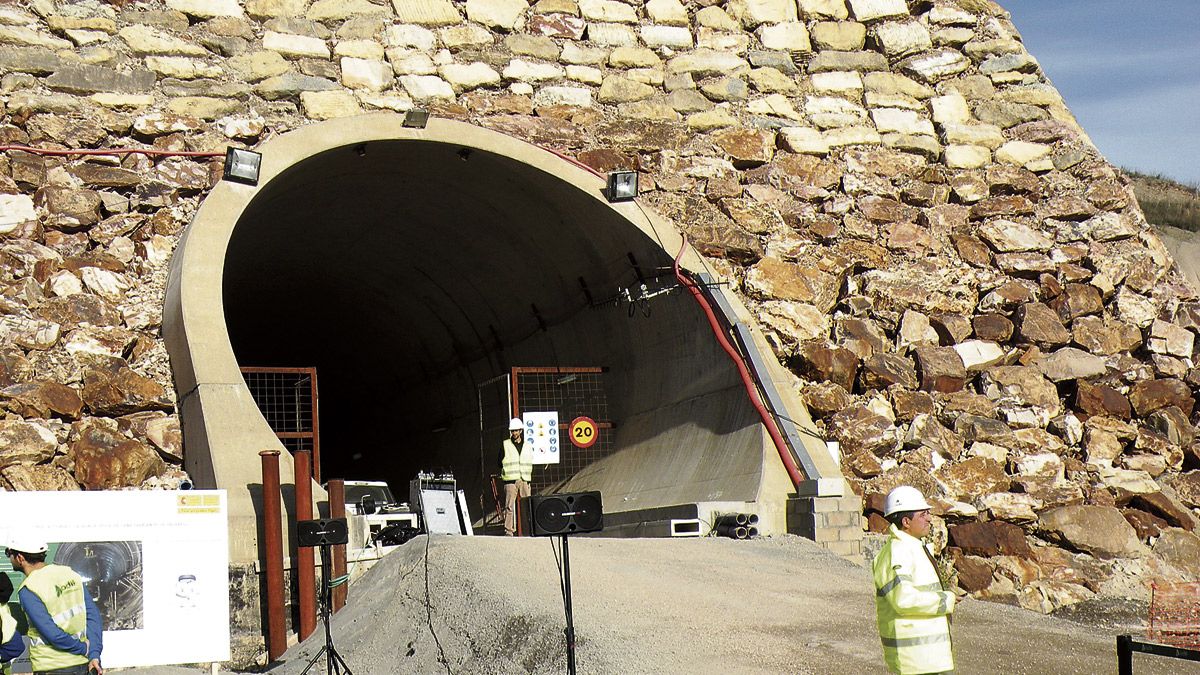 Imagen de archivo de las obras de los túneles de Pajares. | E. NIÑO