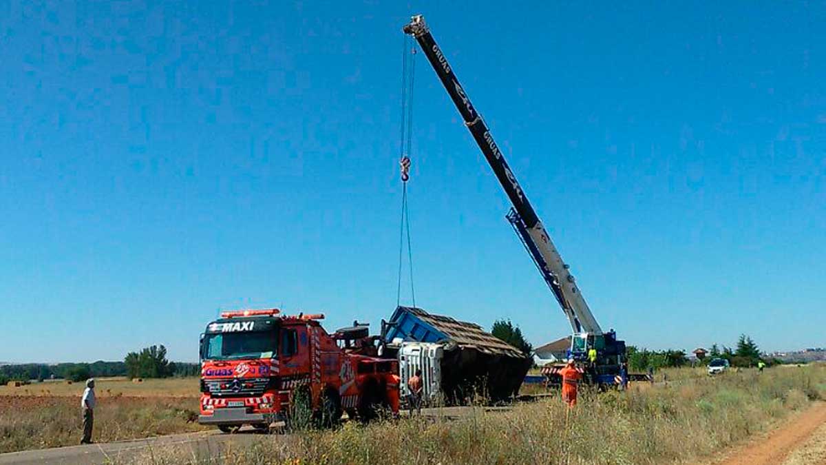 El camión transportaba ganado en el momento del accidente.