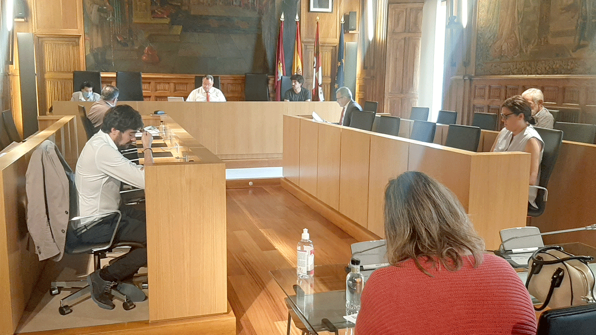 Un momento de la reunión este jueves del Consejo Rector del ILC.