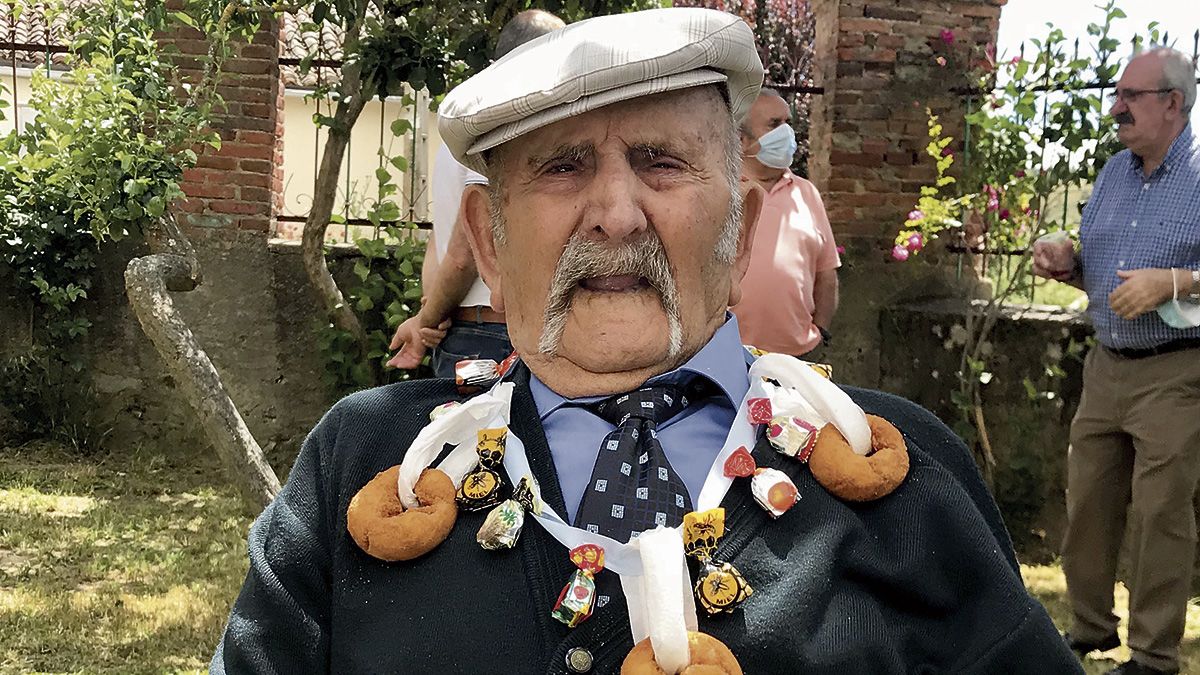 Tista Díez cumplió este sábado un siglo de vida en su casa de Soto y Amío.