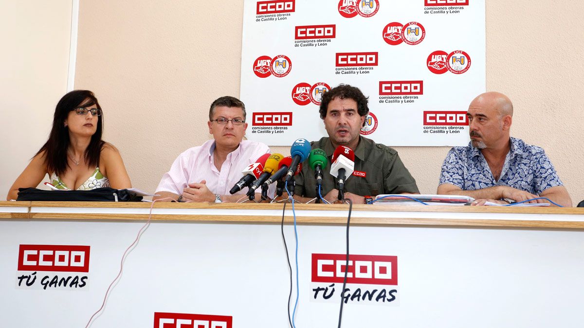 Un momento de la rueda de prensa convocada para explicar la convocatoria de huelga en el sector forestal. | ICAL Un momento de la rueda de prensa convocada para explicar la convocatoria de huelga en el sector forestal. | ICAL