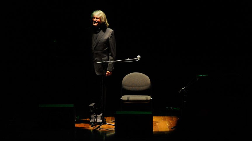 José Mercé en un momento del concierto que ofreció en el Auditorio de León. | DANIEL MARTÍN