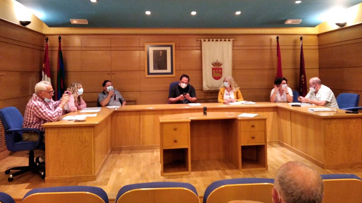 Imagen del pleno celebrado en Villamanín. Imagen del pleno celebrado en Villamanín.