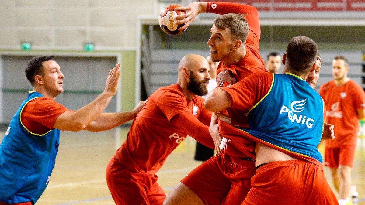 Piechowski trata de lanza durante un entrenamiento de la selección polaca. | L.N.C.
