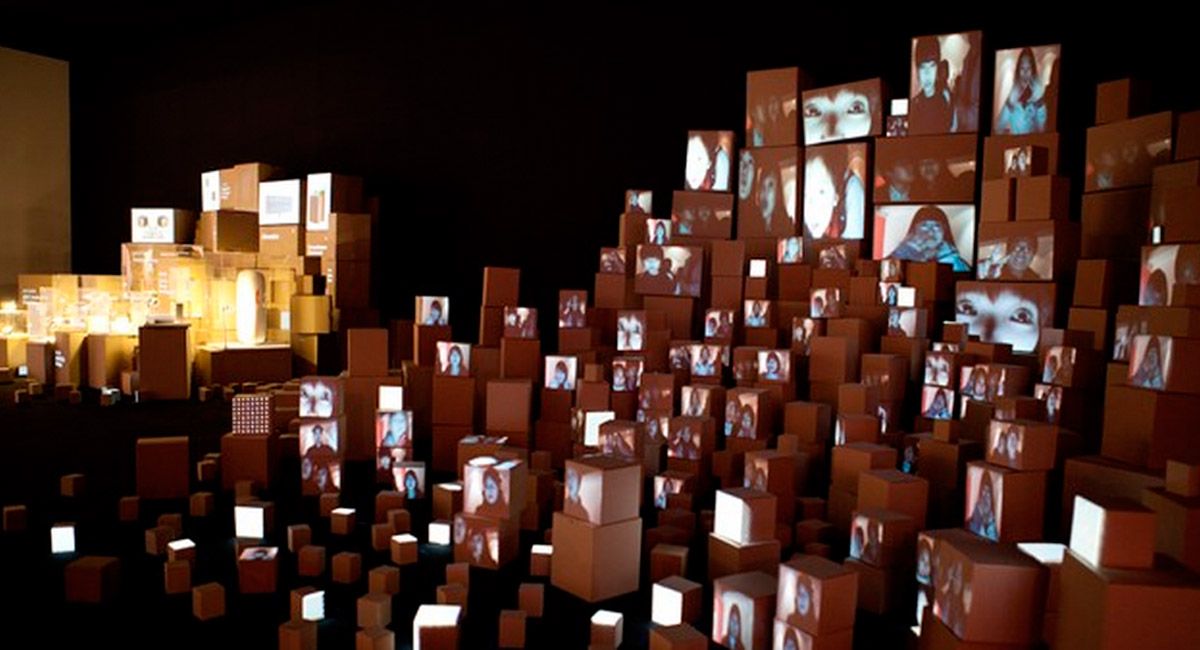 Estructura creada para la proyección de los audiovisuales | Fundación Antonino y Cinia Estructura creada para la proyección de los audiovisuales | Fundación Antonino y Cinia