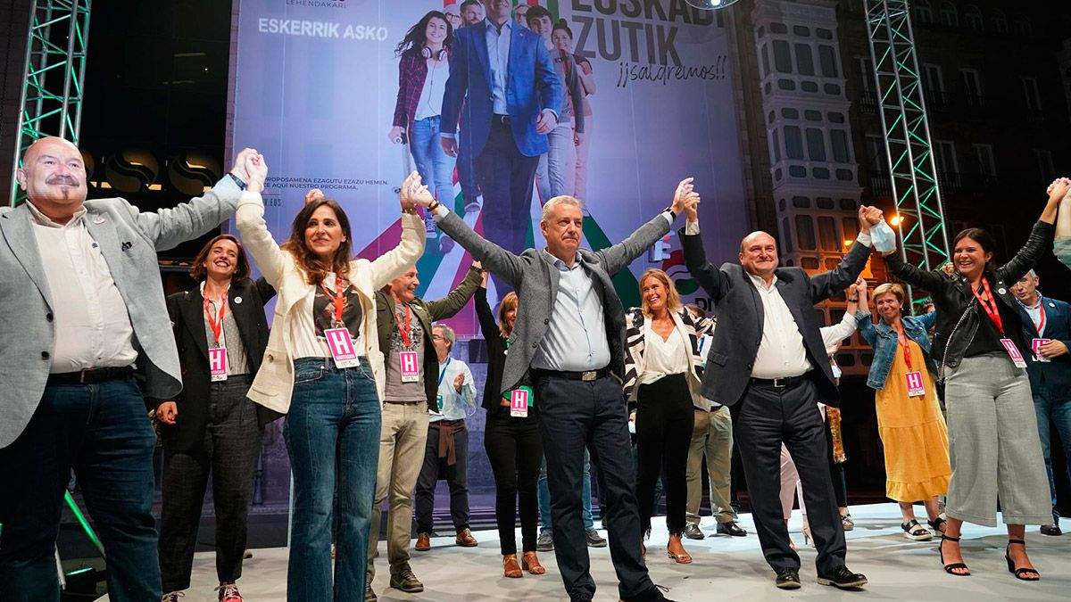 El PNV gana los comicios vascos y podrá reeditar su pacto con PSE