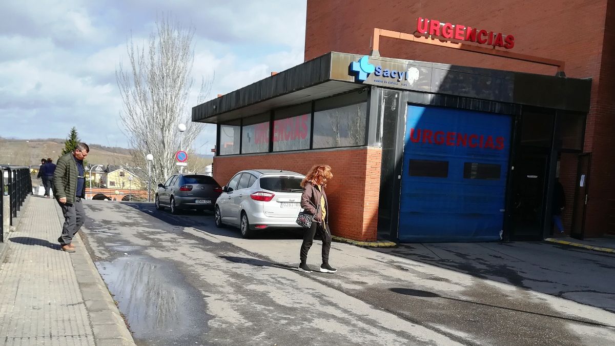 Entrada de Urgencias en el Hospital del Bierzo. | D.M.