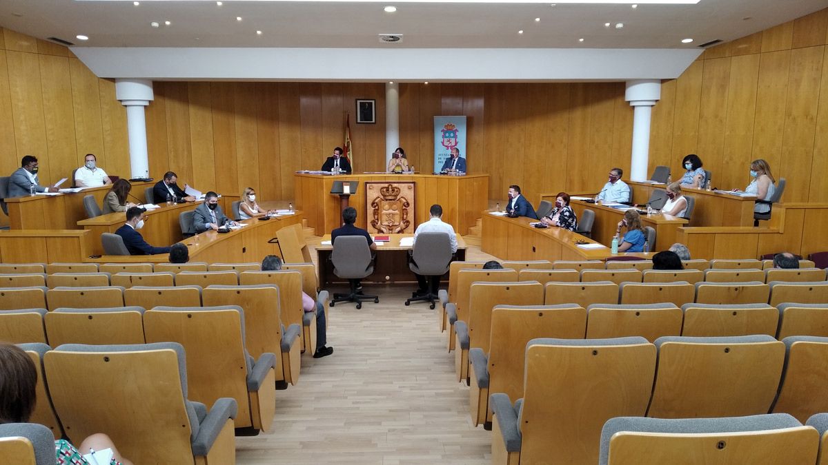Un momento del pleno celebrado ayer en el Ayuntamiento de San Andrés del Rabanedo. | L.N.C.