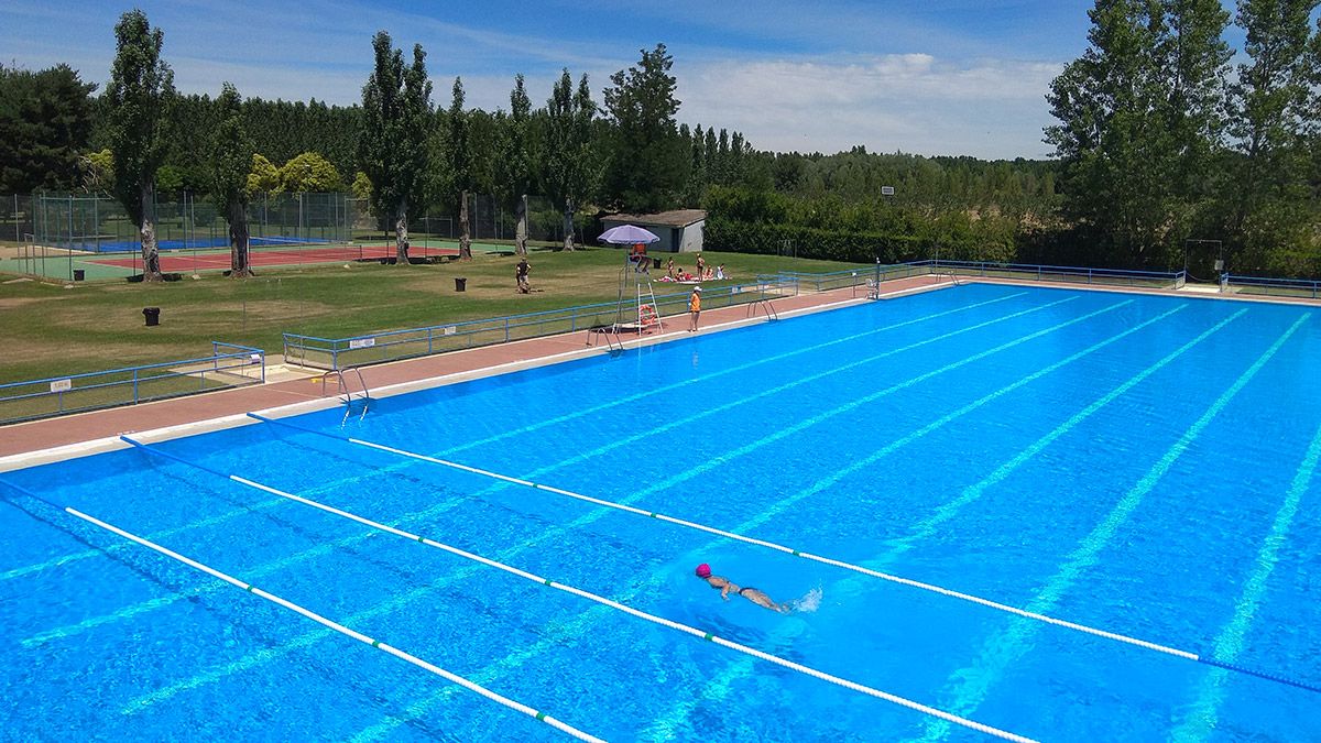 piscinas-valencia-de-don-juan-14720.jpg
