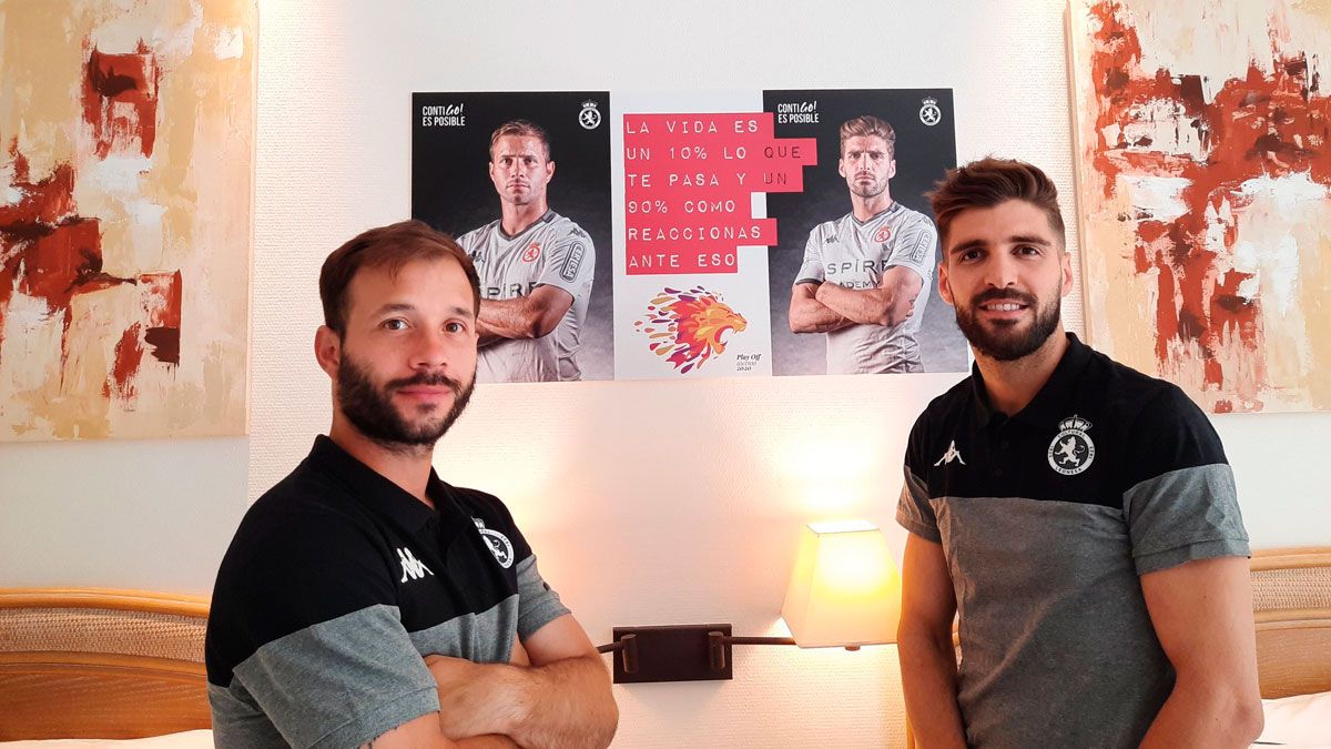 Antonio Martínez e Iván González, en su habitación del hotel de concentración. | CYDL