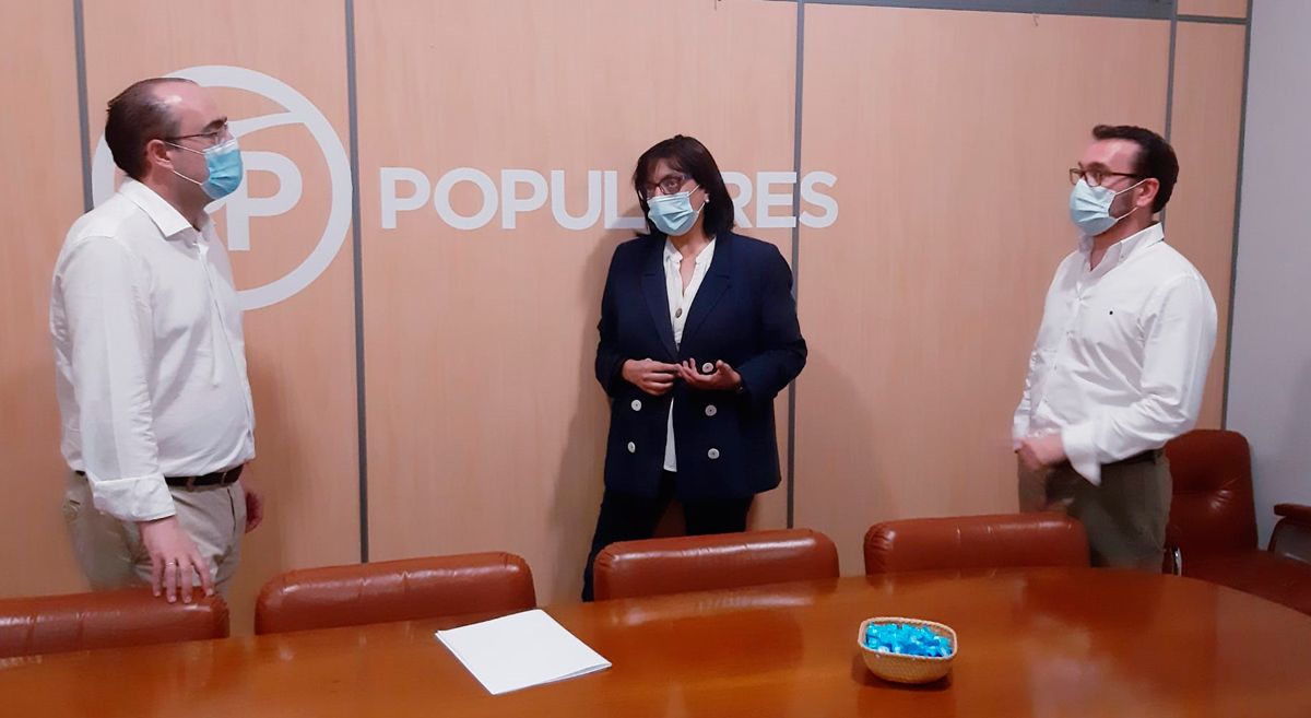 Reunión de los populares con la intervención de los políticos bercianos.