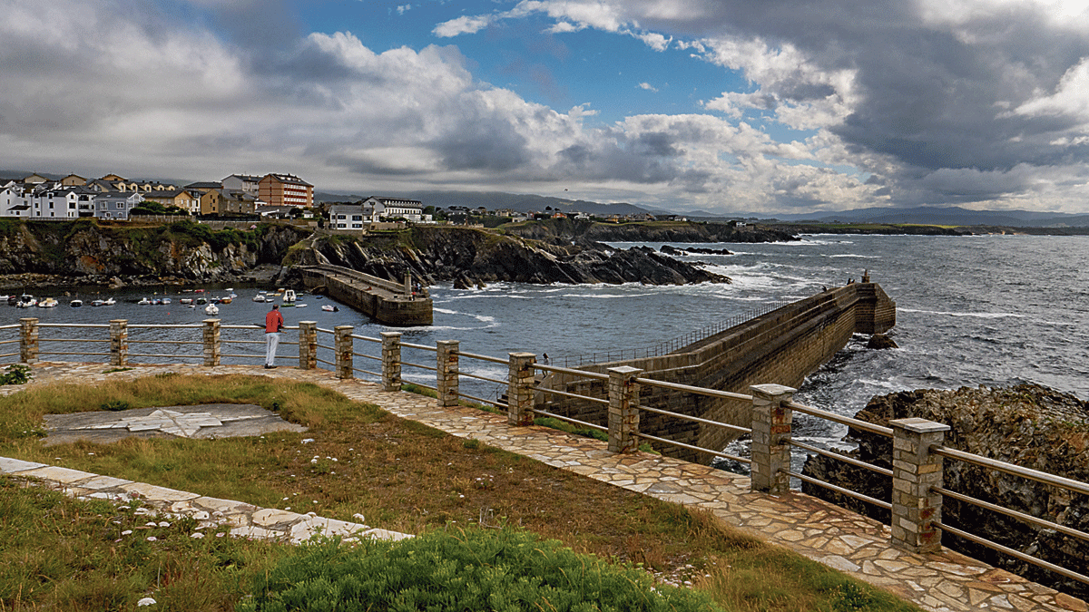 La punta Reburdia desde el faro. | VICENTE GARCÍA