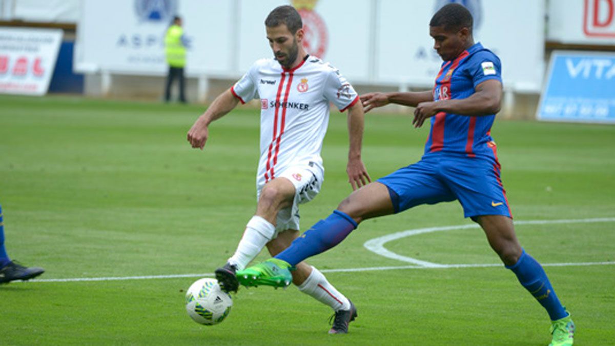 Julen Colinas contribuyó de forma decisiva al ascenso a Segunda. | MAURICIO PEÑA