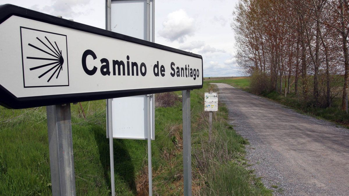 Señalizador de la Ruta Jabea en la provincia de León. | RUBÉN CACHO (ICAL)