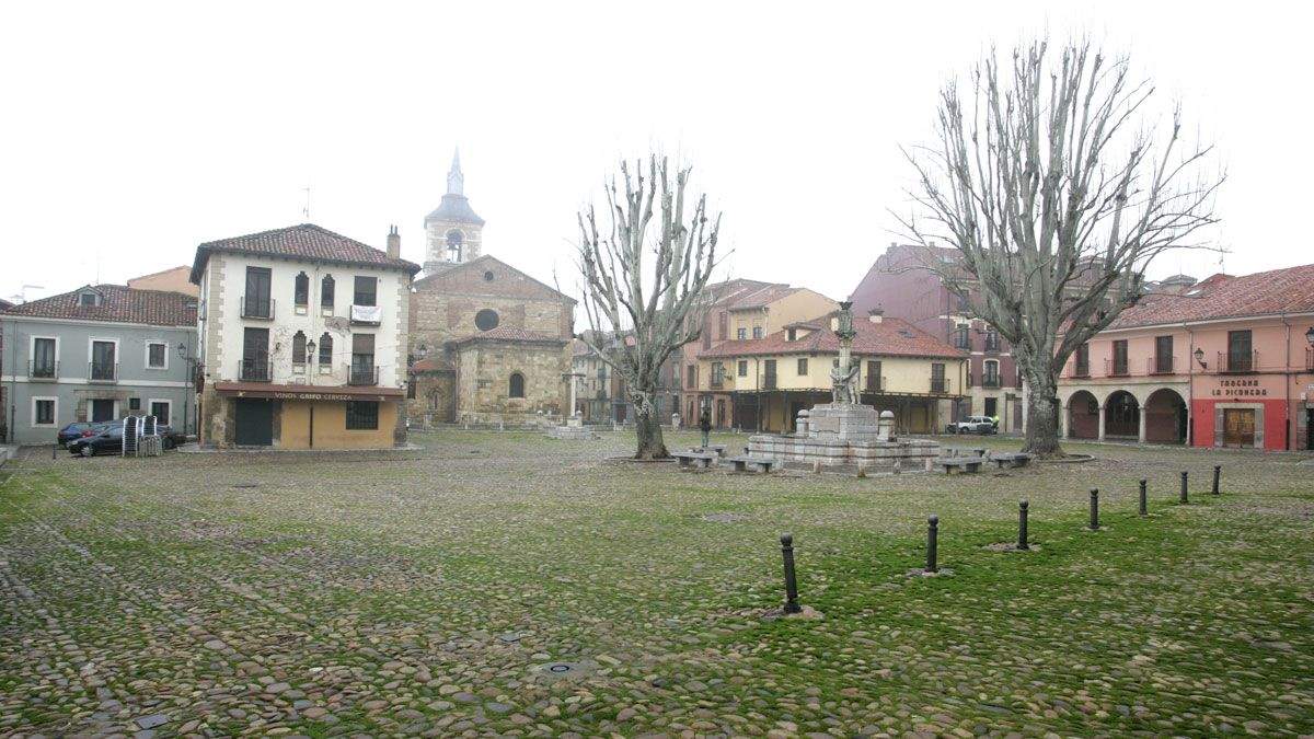 Imagen de la plaza del Grano en pleno casco histórico de León. | ICAL