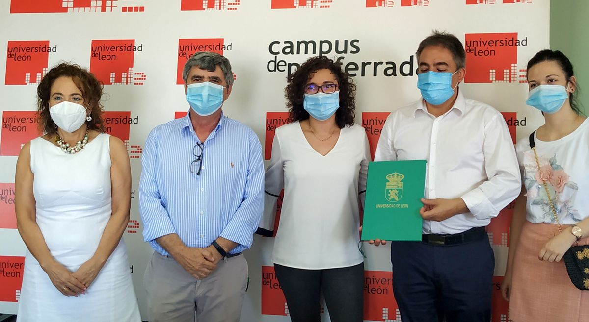 Firma del convenio entre ULE y Asprona Bierzo.