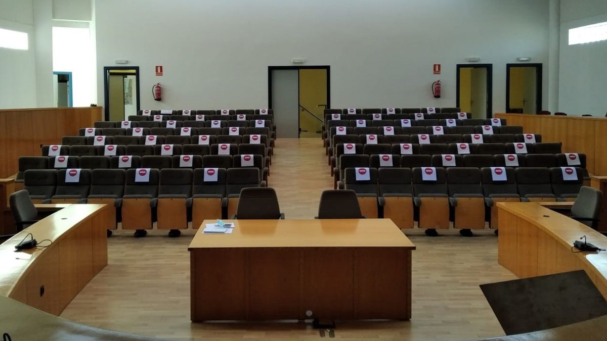El salón de plenos del Ayuntamiento de San Andrés ya está preparado para el pleno de este jueves. | L.N.C.