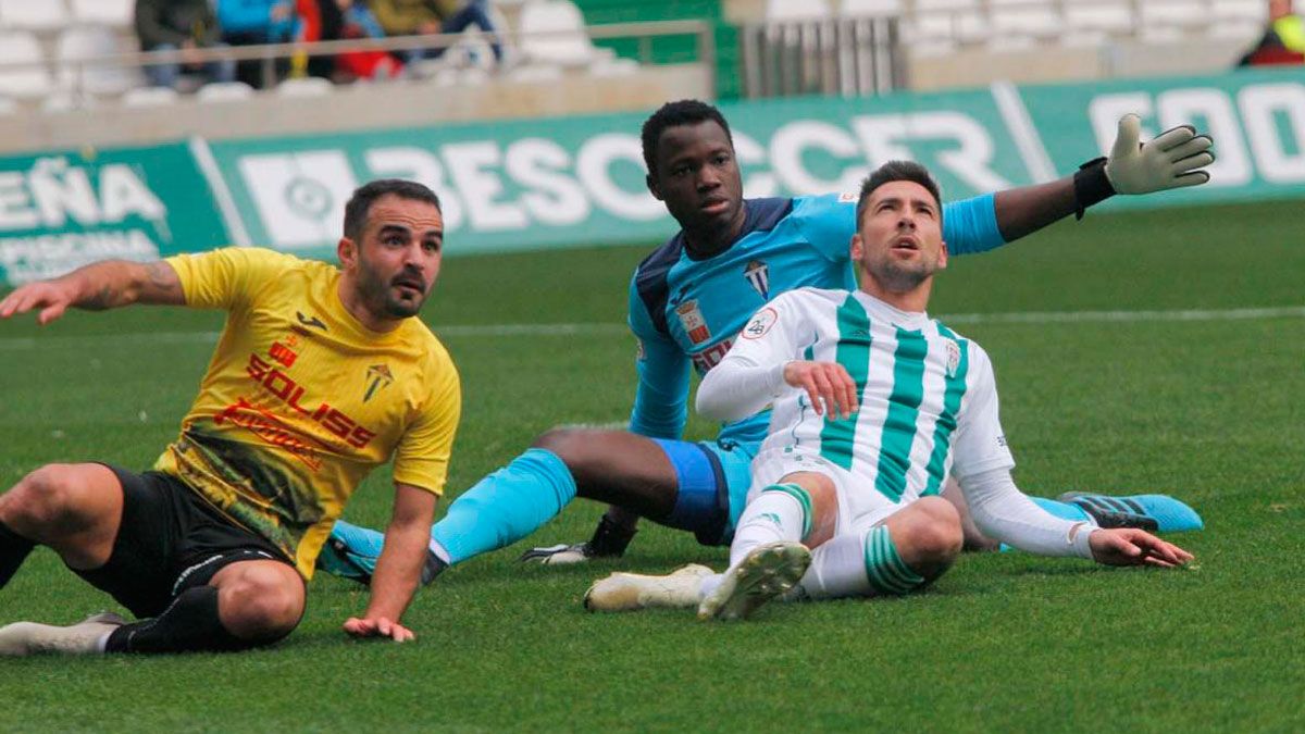 Diarra, durante un partido con el Villarrubia esta temporada. | FRANCISCO GONZÁLEZ