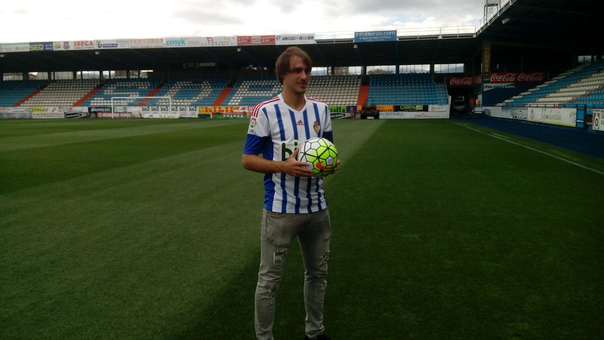 Ignasi Miquel presentado como noveno fichaje de los blanquiazules :: L.N.C