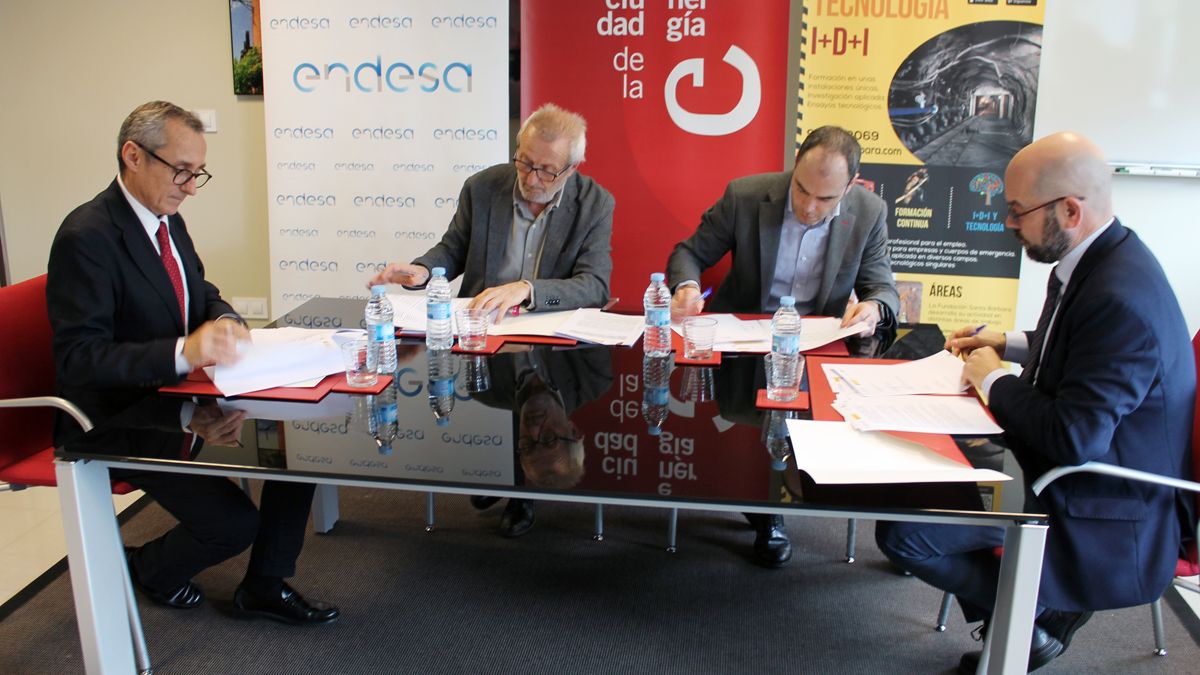 Los directores generales de Endesa Noroeste, Ciuden, Energía y Minas y de la Fundación Santa Bárbara. | L.N.C.