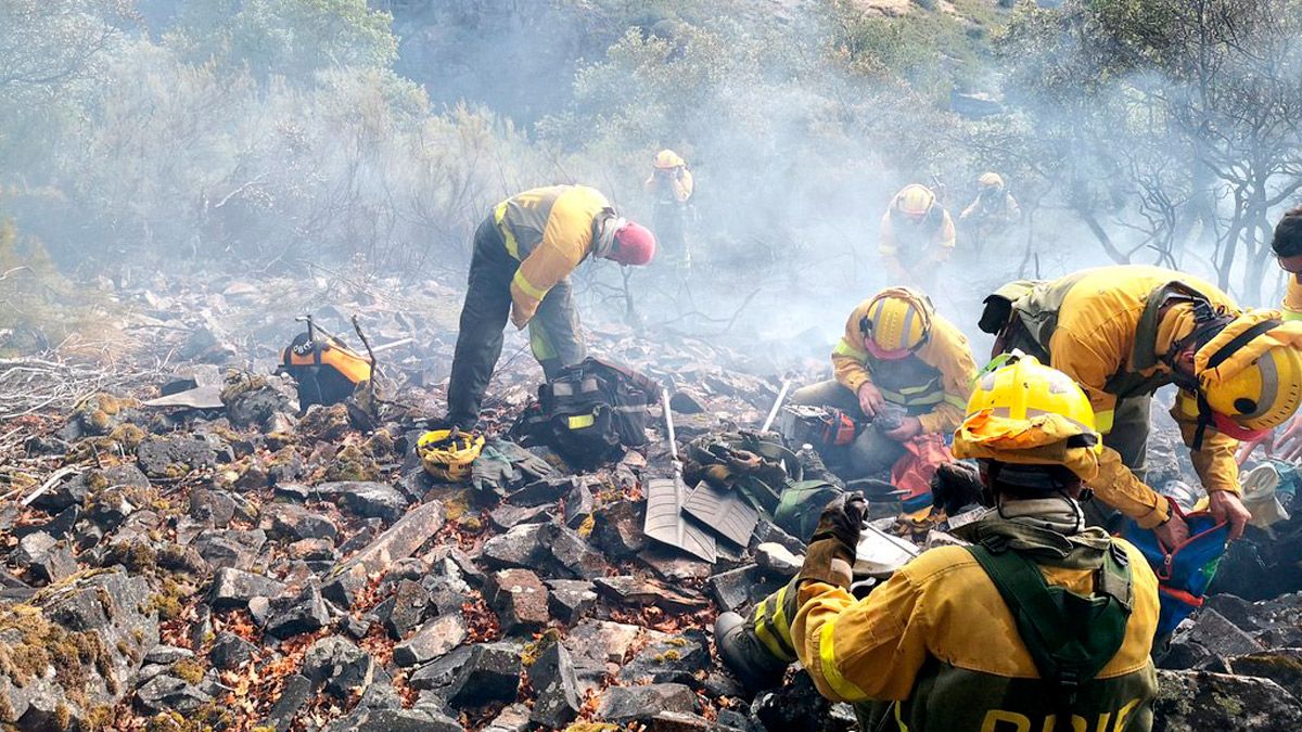 Labores de extinción de uno de los incendios. | BRIF TABUYO