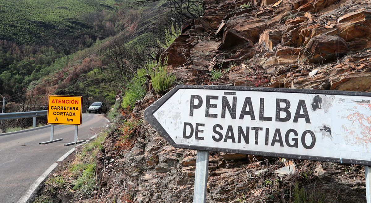 La carretera sigue siendo peligrosa por la previsión de lluvias.