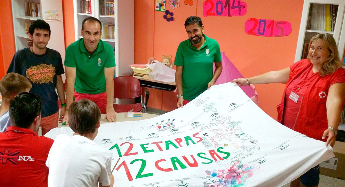Pancarta desplegada  de la iniciativa ‘12 etapas 12 causas’ en su visita al hospital pediátrico en Andalucía. 12E12C