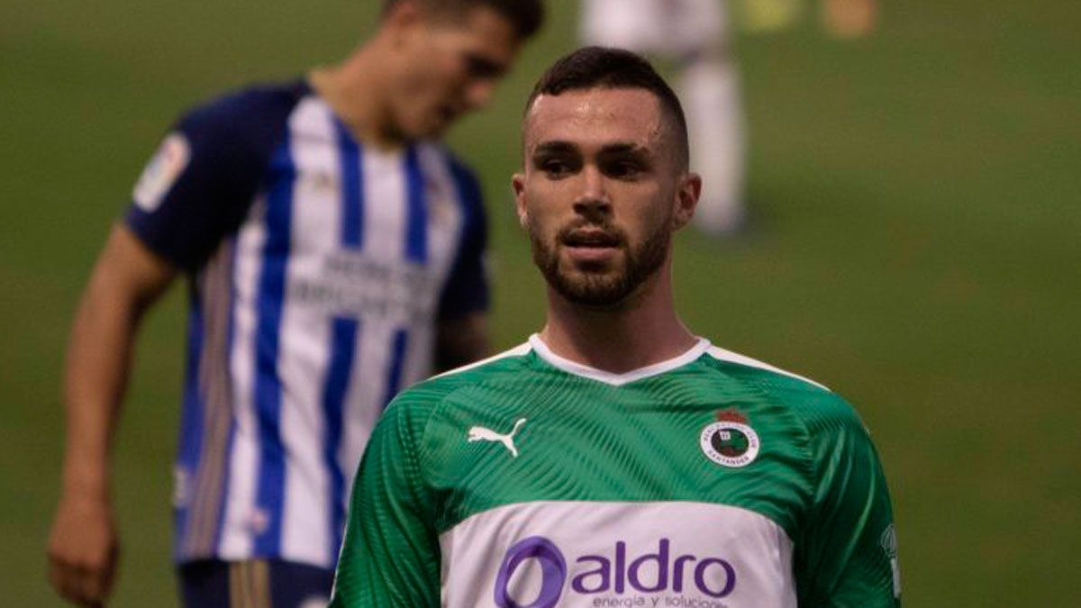 Manu Hernando, durante el partido con elRacing frente a la Ponferradina en El Toralín. | LALIGA